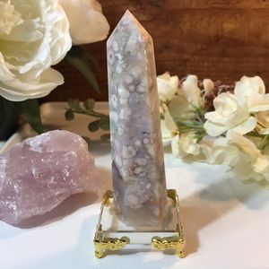 “Full bloom” Flower Agate Tower